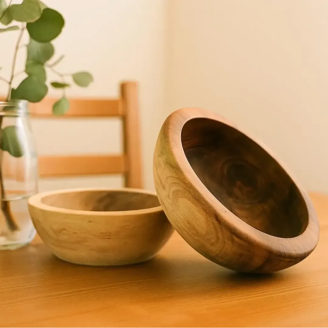 Solid walnut bowl — Ø 16 cm